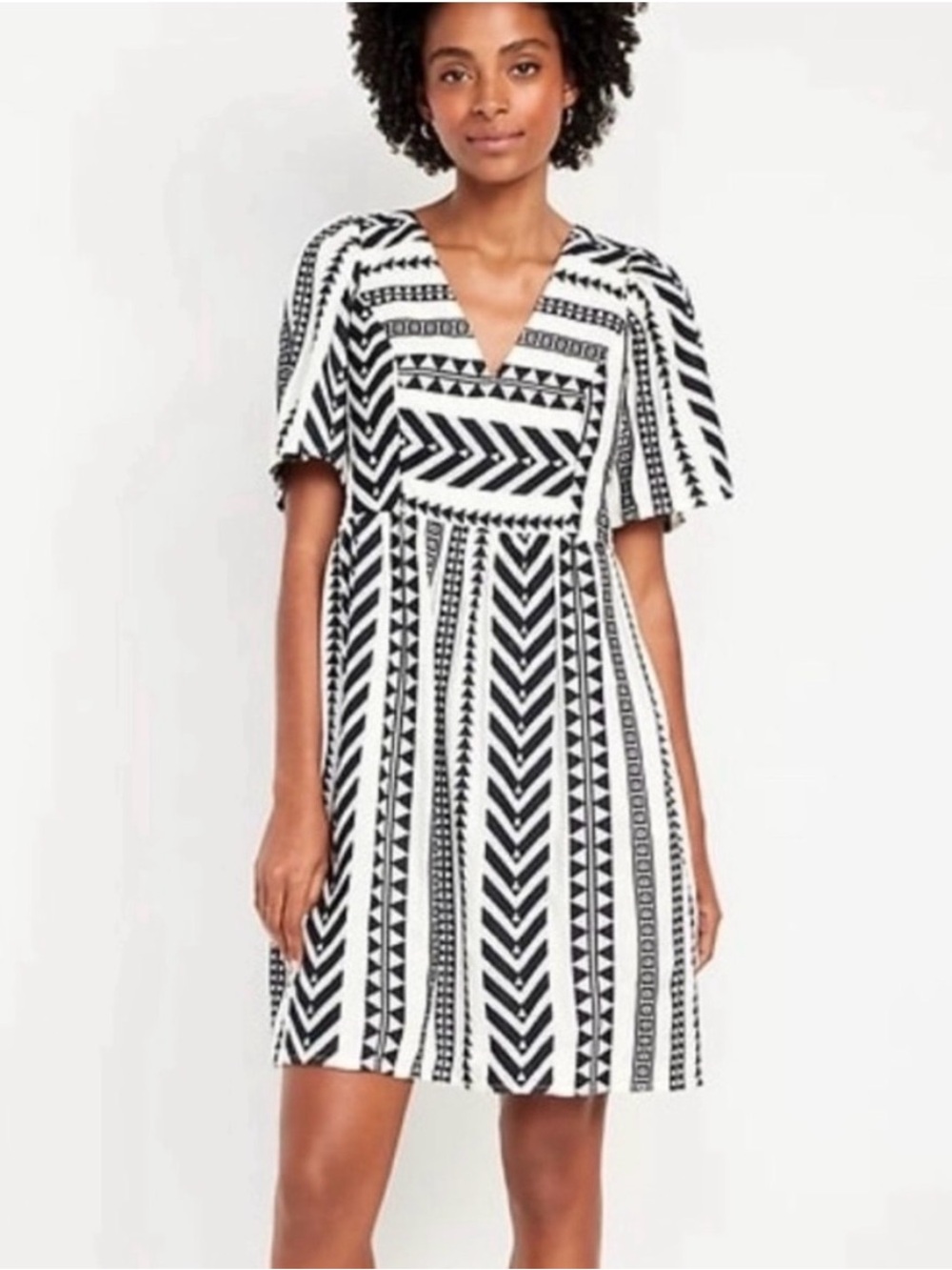 Old Navy Black & White Geometric V-Neck Mini Dress